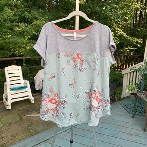 Xhilaration blue and gray floral short sleeve top